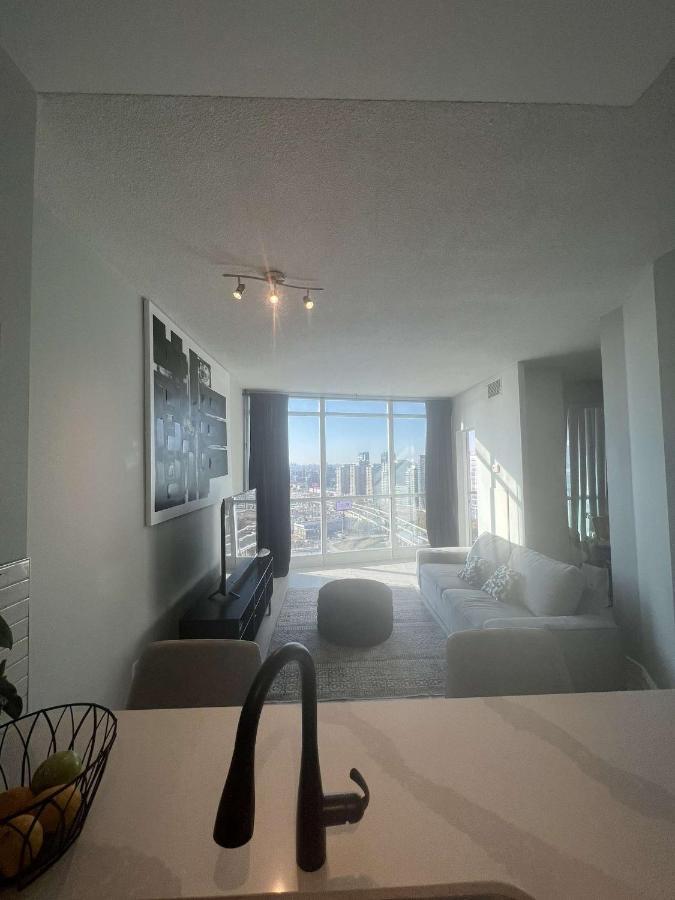 Cozy Fort York Condo 多伦多 外观 照片